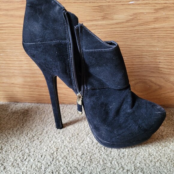 Black 4" heels by Dollhouse - Picture 3 of 4